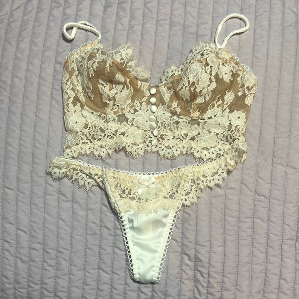 Elegant Lace Bralette and Panty Set - Cream